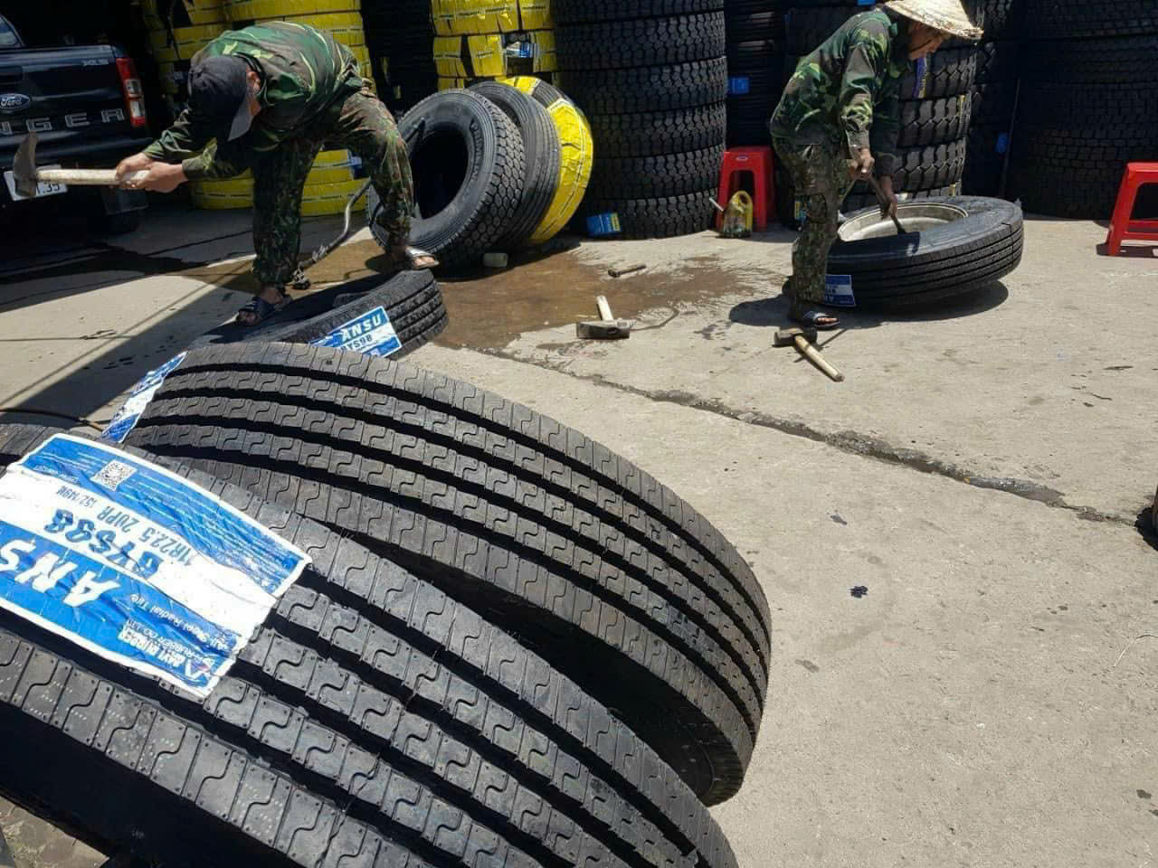 THAY LỐP XE UY TÍN, TẬN NƠI CÔNG TY KHÁCH HÀNG GIÁ RẺ TẠI TP HCM